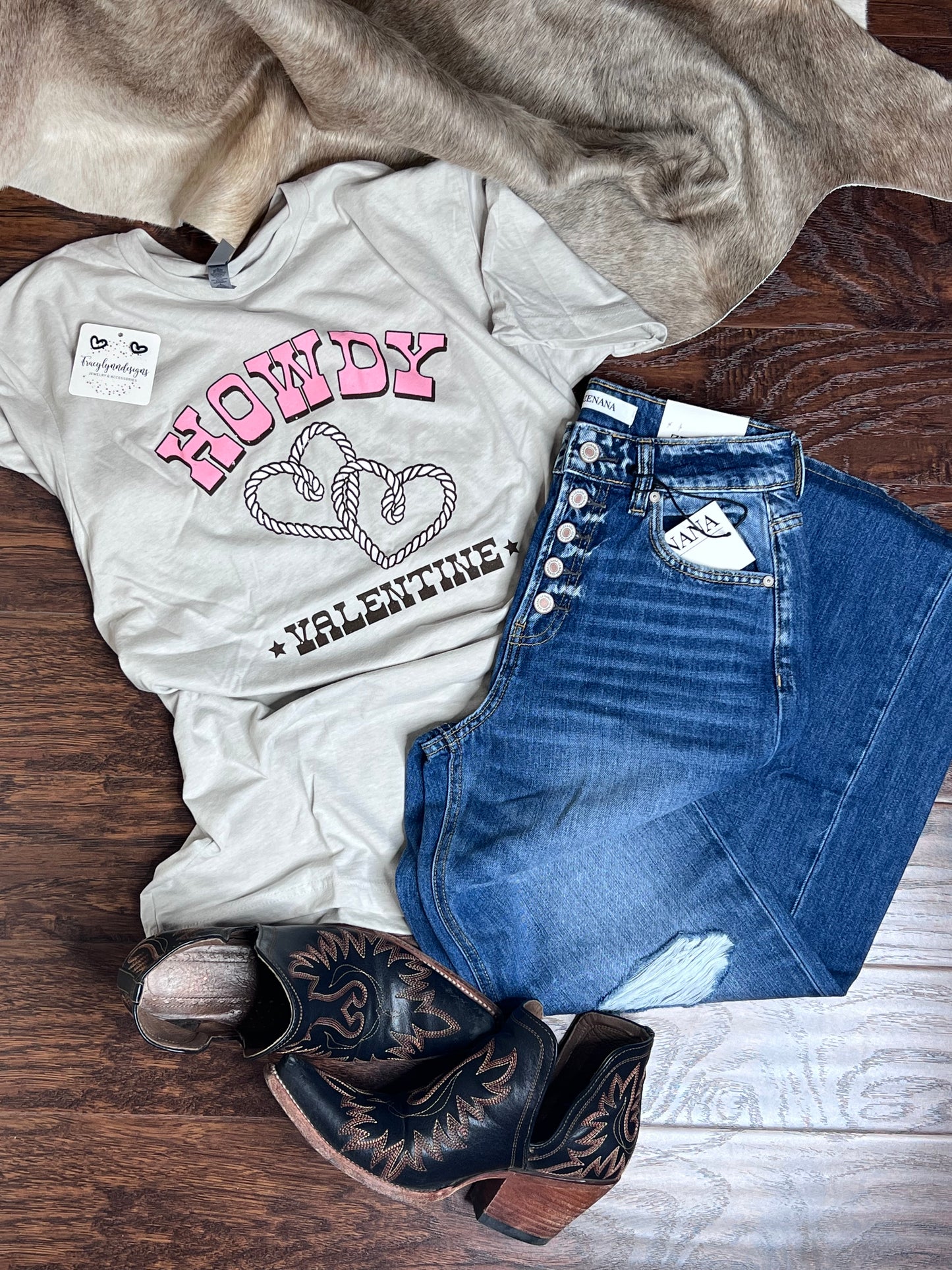 HOWDY VALENTINES GRAPHIC TEE